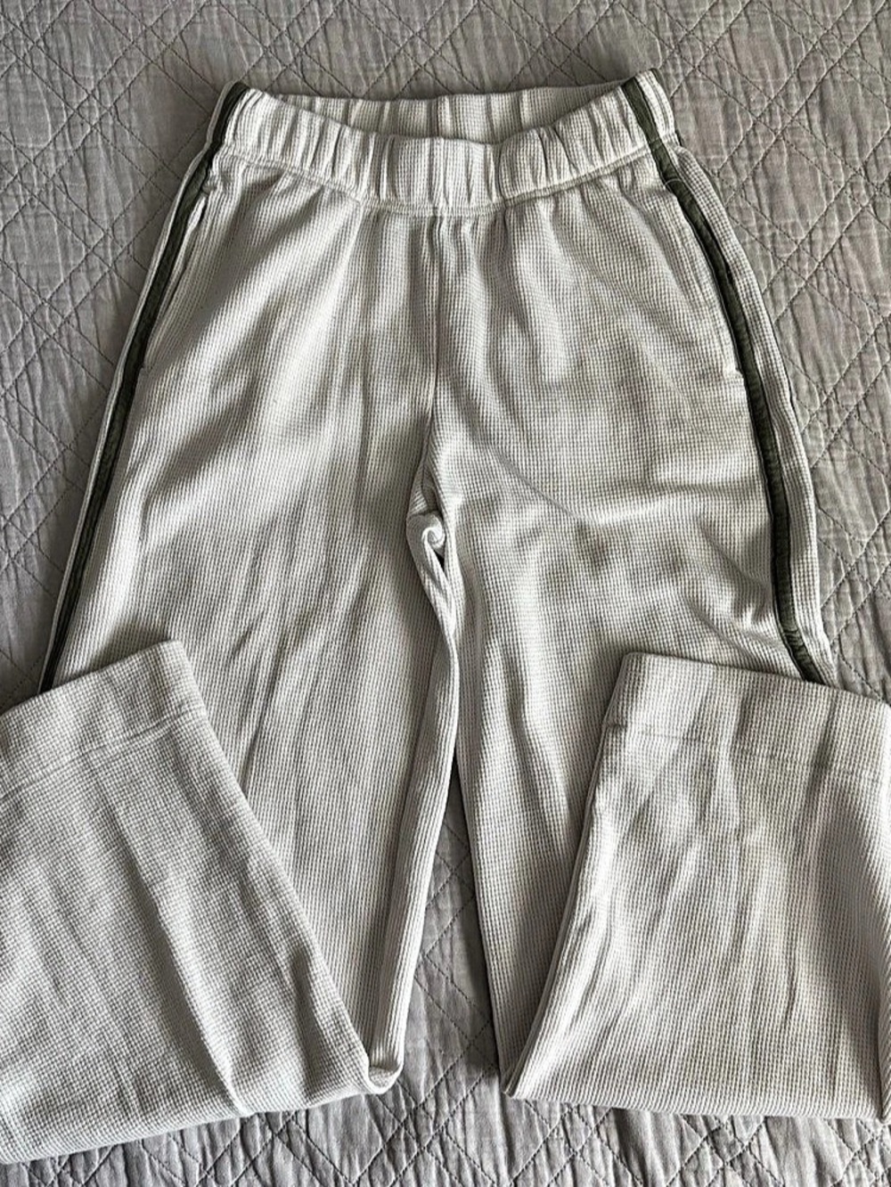 Billabong Wide Leg Track Pants in White & Green Size Small Like New